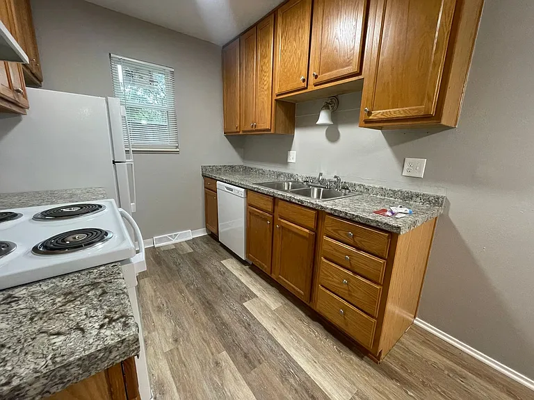 Garden Ridge Apartments — Photo 47