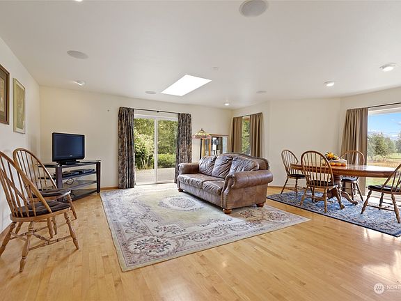 3rd image of 14426 Avis Lane SE