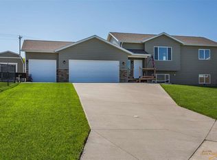 305 Bear Tooth Dr, Box Elder, SD 57719