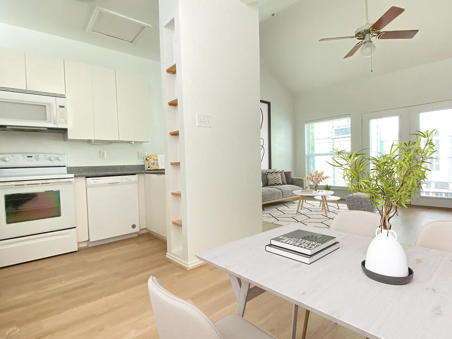 1212 N Beacon St — Photo 2