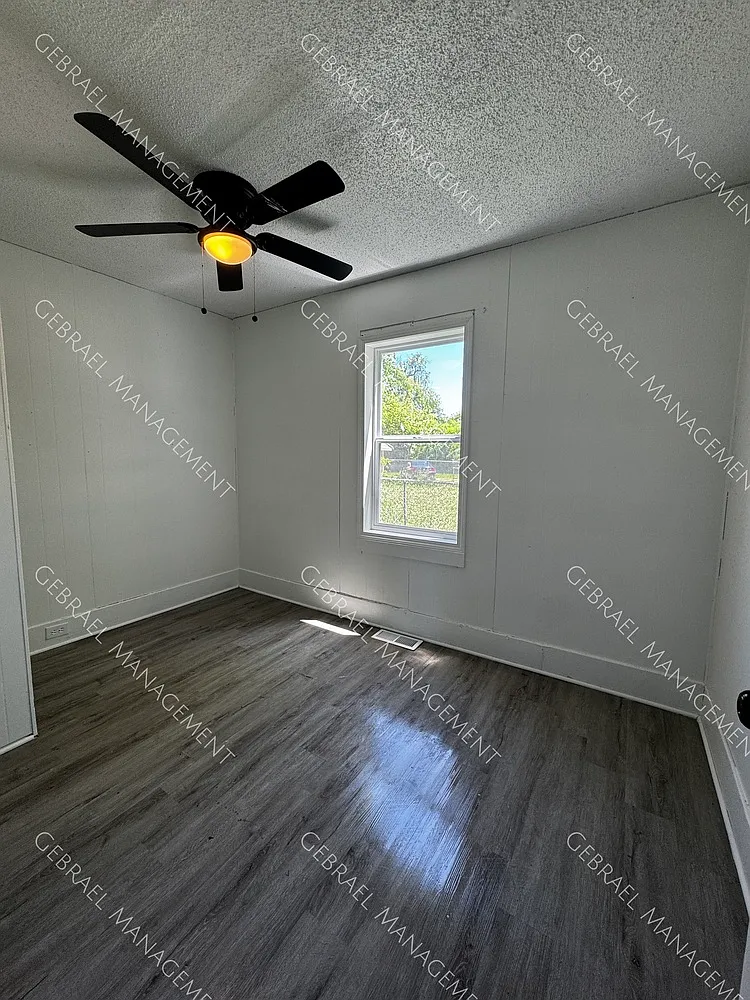3133 Woodrow — Photo 3