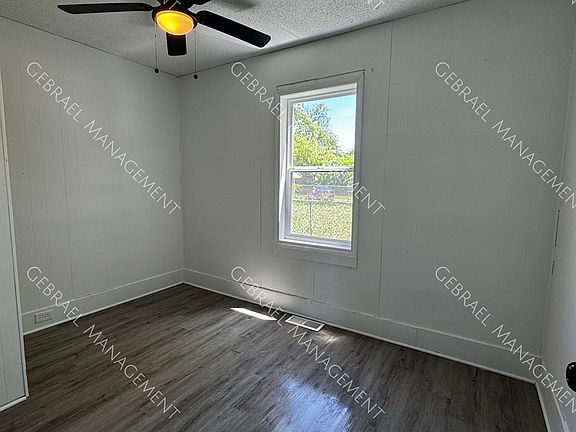 3rd image of 3133 Woodrow Ave