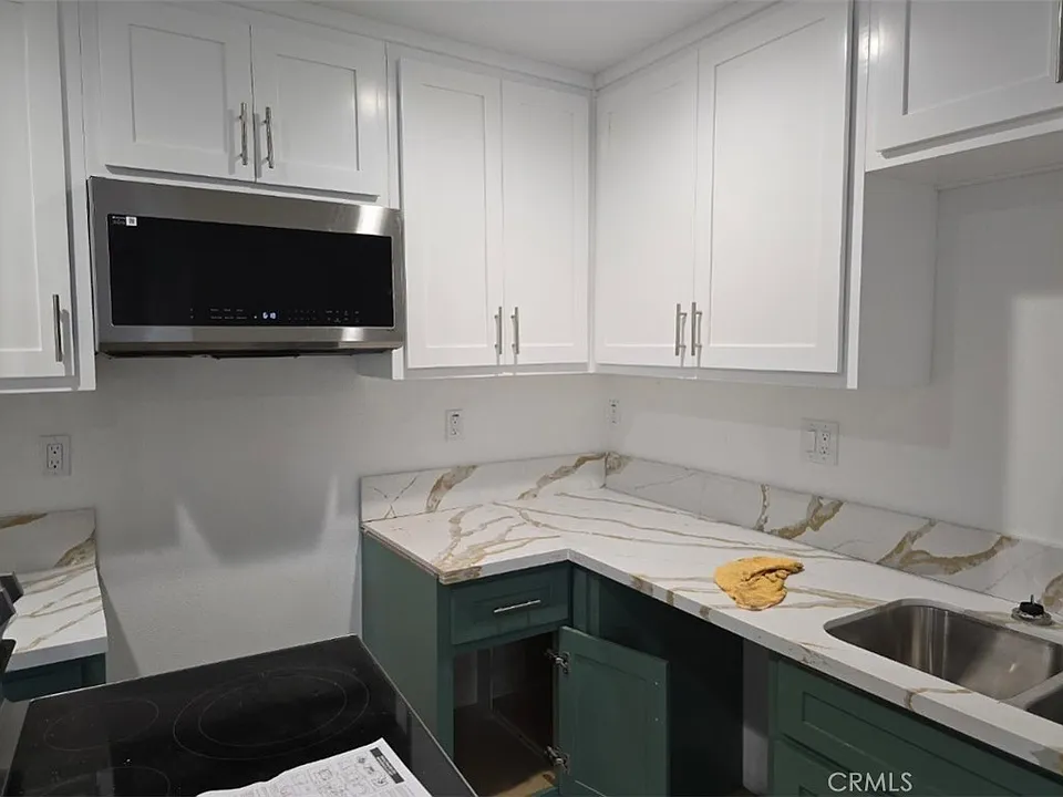 1319 3/4 E 59th Pl