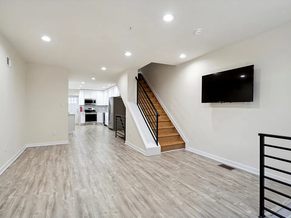 1820 W Montgomery Ave