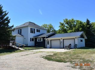3511 16th St NW, Garrison, ND 58540
