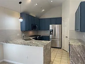 3 bed, 2.0 bath, 1732 sqft, $2,270 — Photo 4
