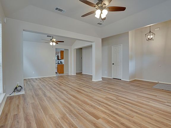 4th image of 2116 Newport Dr