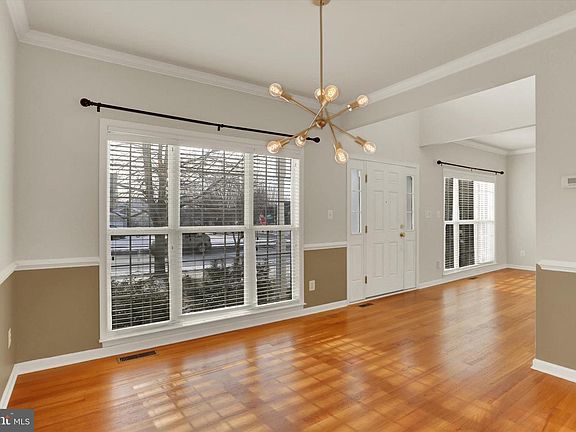 4th image of 101 Hearthstone Ct