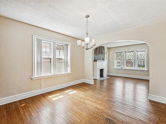 3rd image of 4727 Bessie Ct