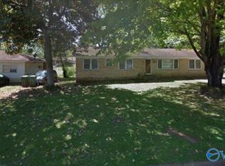 2211 La Salle Rd NW, Huntsville, AL 35810