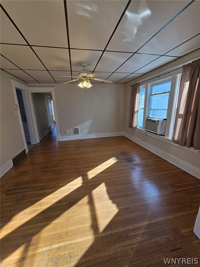 3 bed, 1.0 bath, 3972 sqft, $1,500 — Photo 3