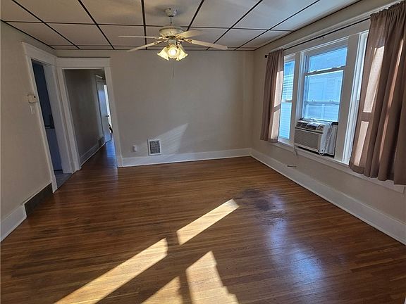 3rd image of 217 Hartwell Rd