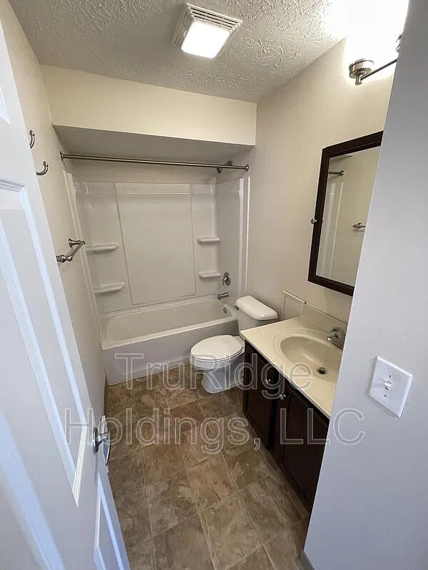 2 bed, 1.0 bath, 924 sqft, $1,295 — Photo 4