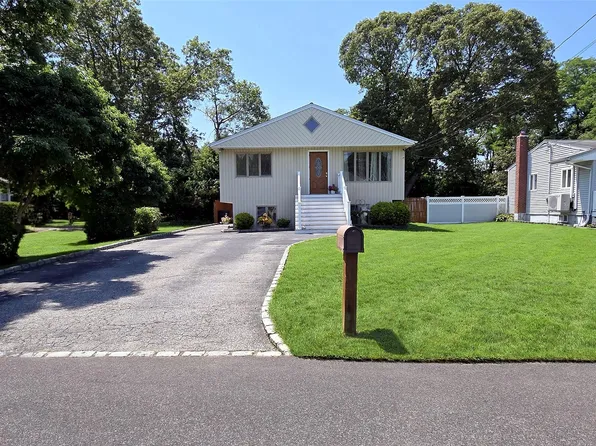 62 Frances Boulevard, Holtsville, NY 11742