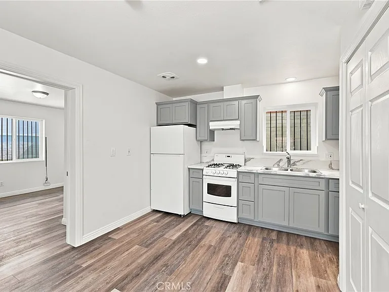 10646 S Wilton Pl — Photo 17