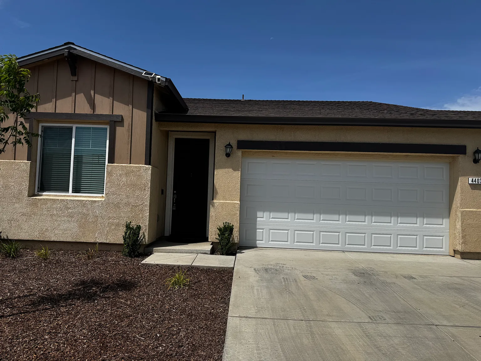 3 bed, 1435 sqft, $2,275 — Photo 1
