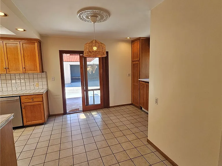 12627 Manor Dr — Photo 9