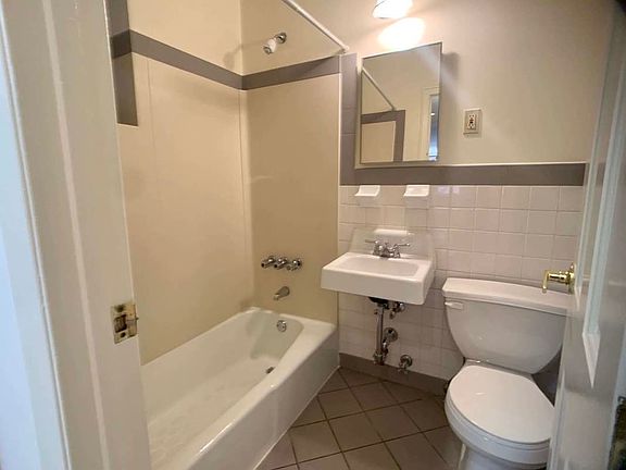 4th image of 19 Jones St APT 1
