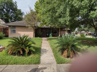 6845 Hazen St, Houston, TX 77074
