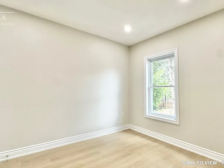 72 Burlington St E — Photo 4
