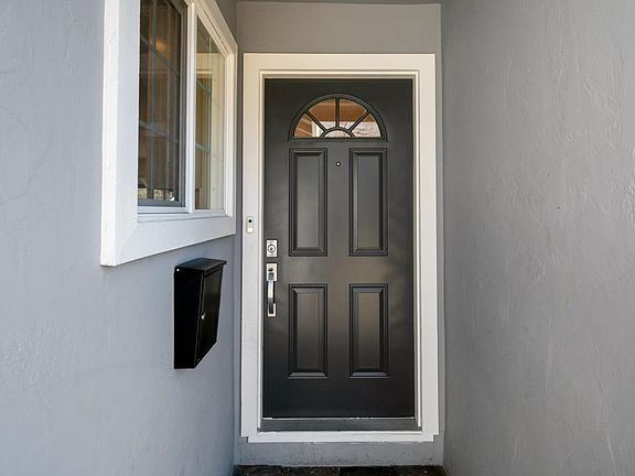 3rd image of 686 Boynton Ave