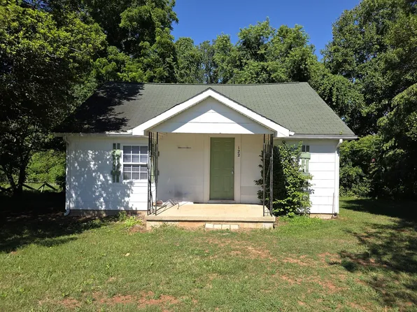 122 Rolling Hill Dr, Mount Airy, NC 27030