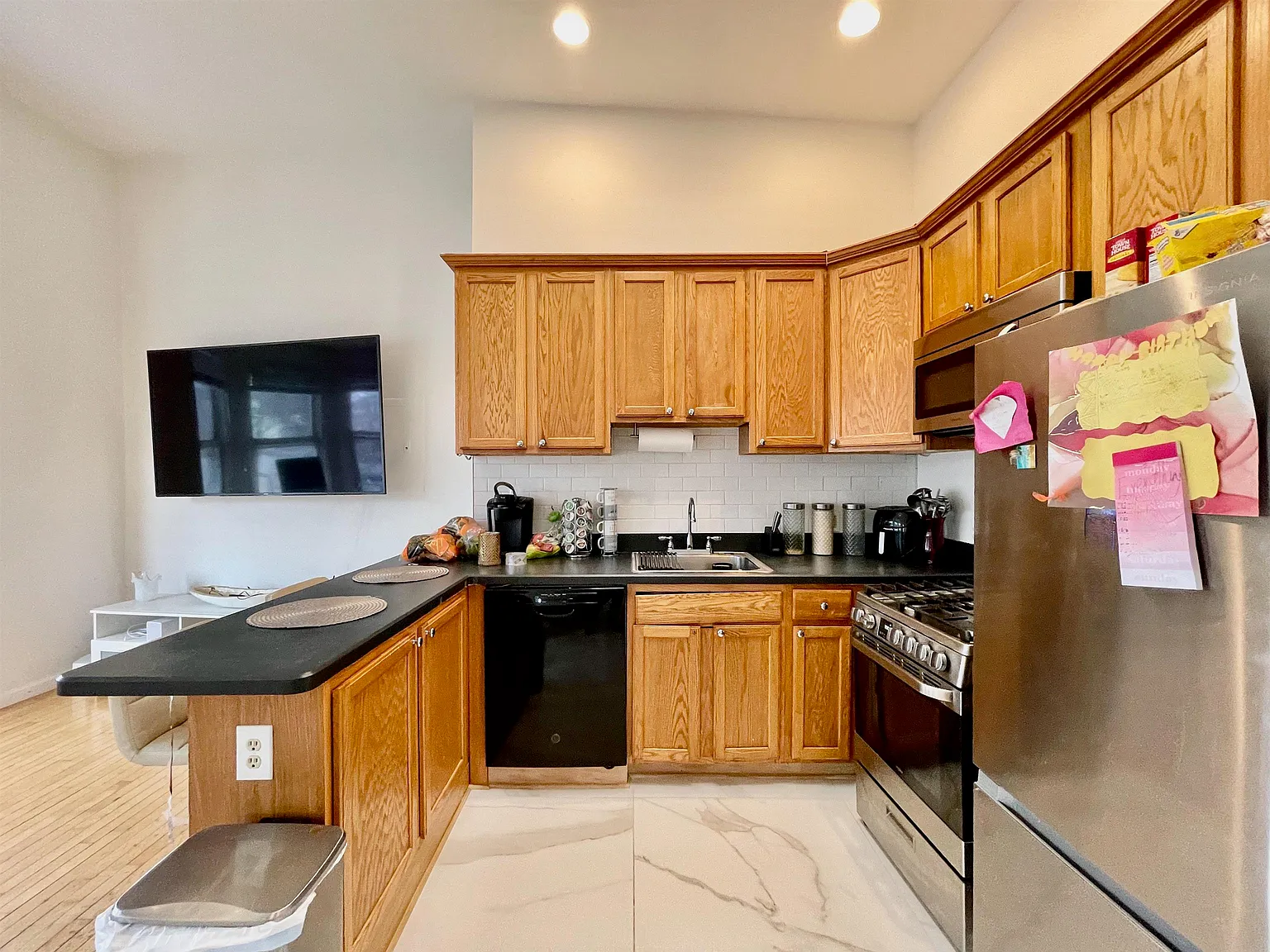 2 bed, 1.0 bath, $2,300 — Photo 4