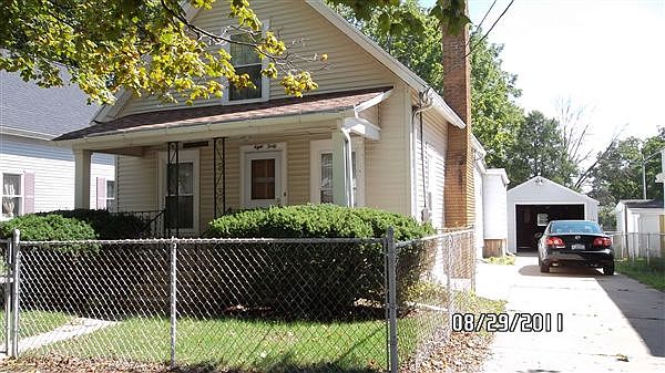 Front and garage SAM_0643