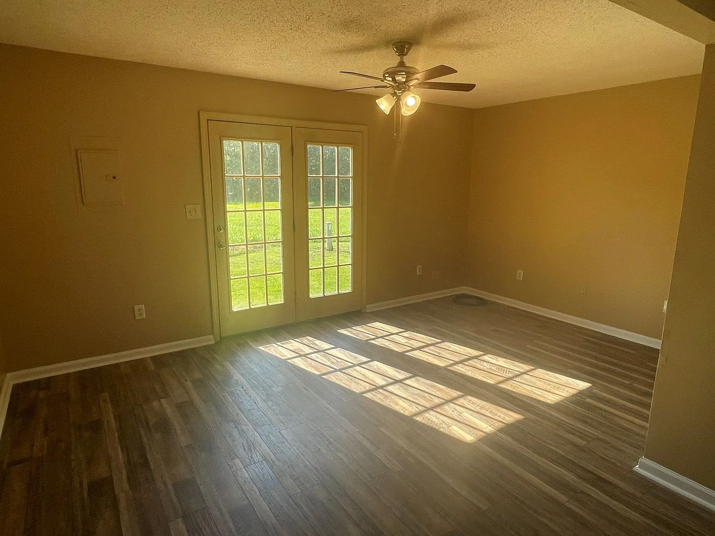 Desirable Modern Townhouse in Martin! — Photo 3