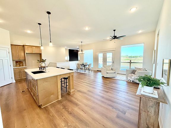 3rd image of 2708 S Clear Creek Cir