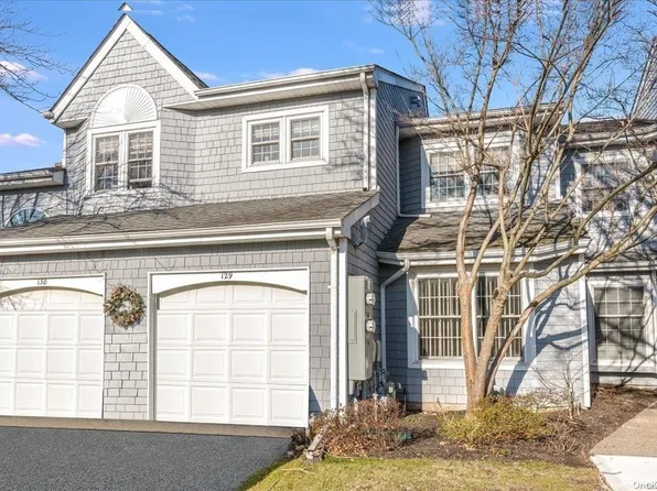 129 Lakebridge Drive #129, Kings Park, NY 11754