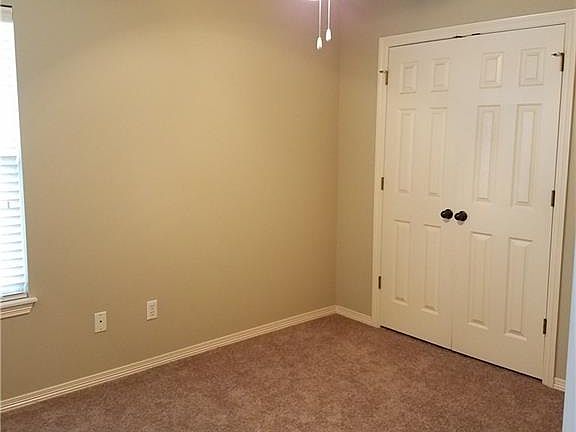 3rd image of 304 E Sweetwater Dr