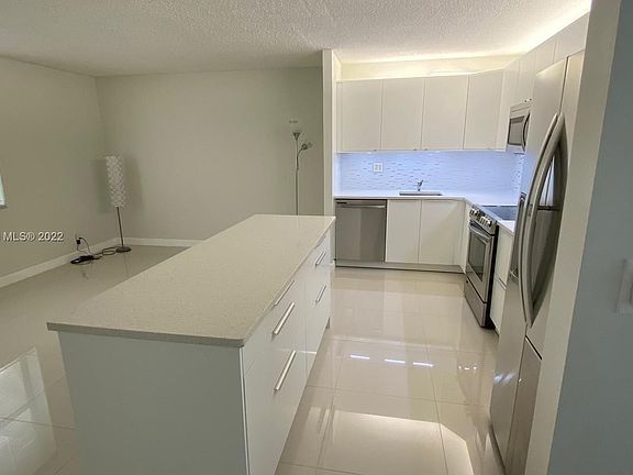 3rd image of 20401 NE 30th Ave APT 122-8