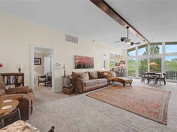 4th image of 22 Tamworth Cir