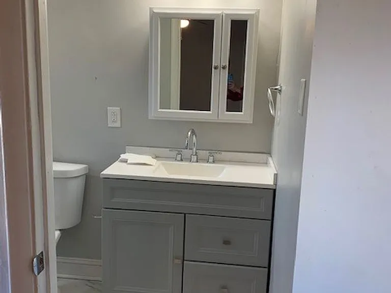 605 E Howard St — Photo 8