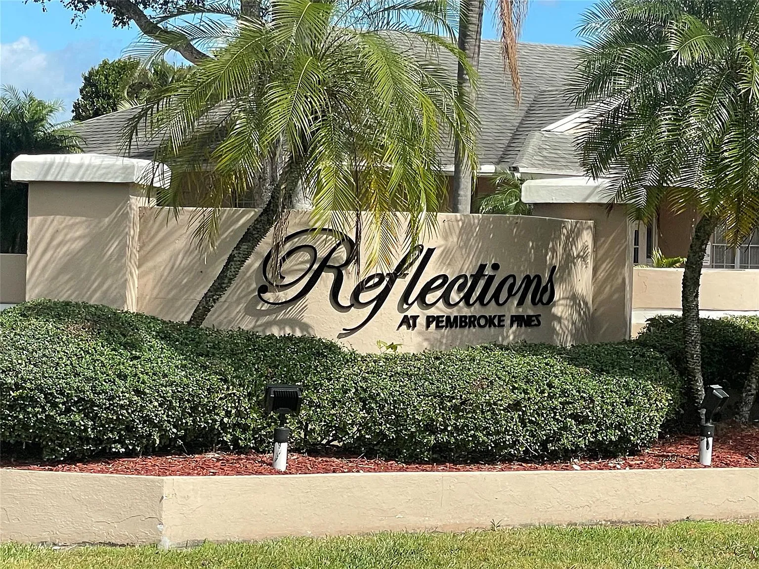 2 bed, 854 sqft, $2,100 — Photo 2