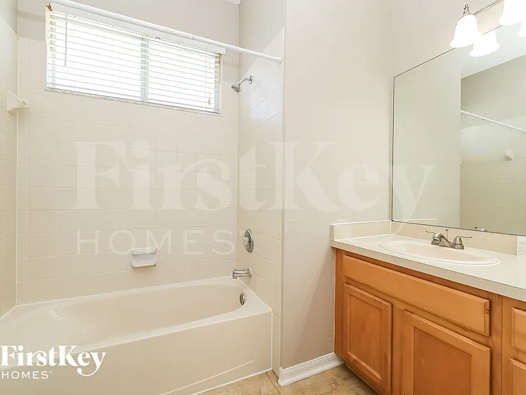 11703 Grove Arcade Dr — Photo 17