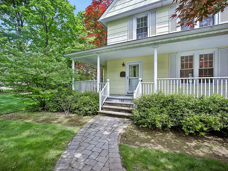 155 Sunset Ln — Photo 3