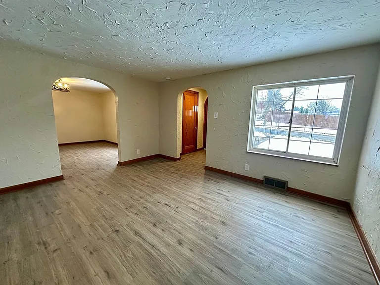 533 Freeport Rd — Photo 2