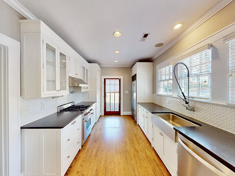 2100 Rozzelles Ferry Rd — Photo 12