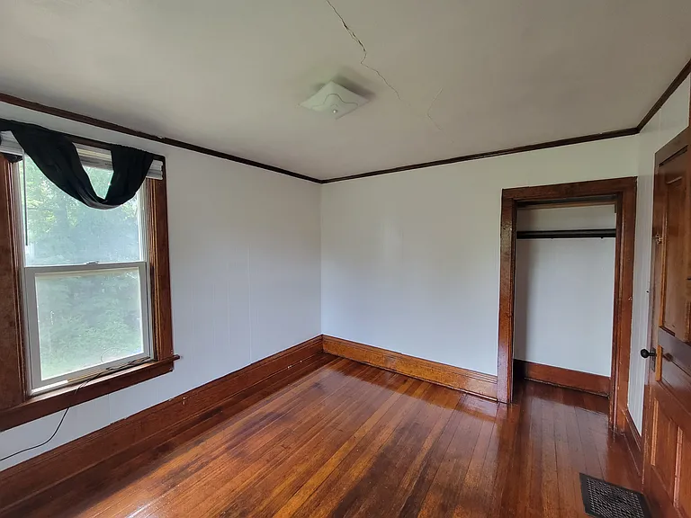 305 Washington St — Photo 17