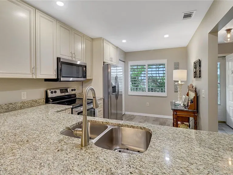 3002 Sandpiper Bay Cir #A305 — Photo 4
