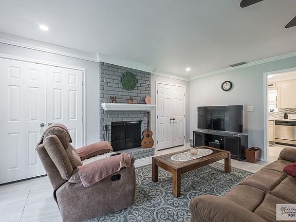 3rd image of 2416 S Parkwood Dr