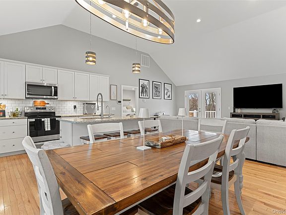 5th image of 65 Beaver Road