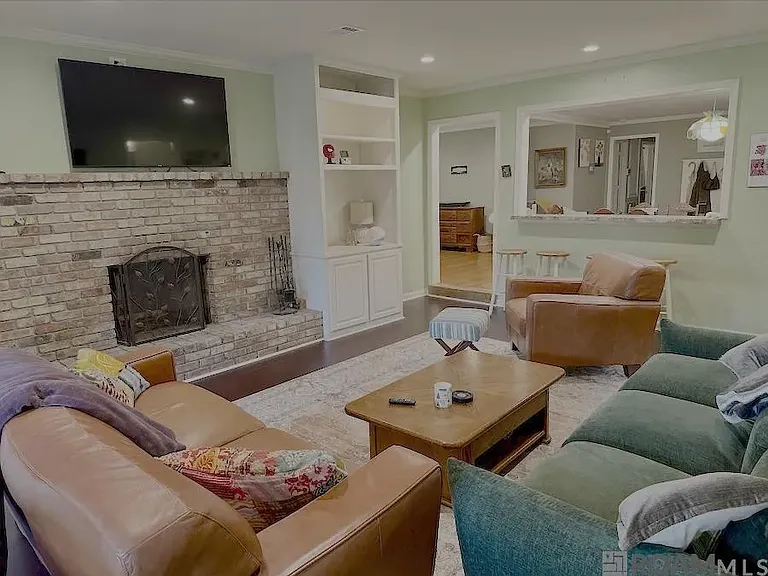 1822 Avondale Dr — Photo 5