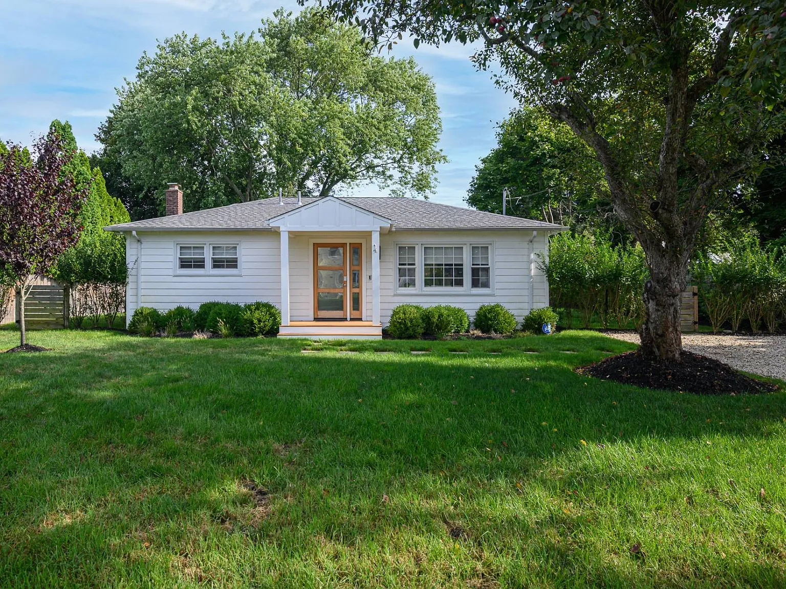 Coastal Cottage Available For Year-Round Or Summer 2027 Rental — Photo 1