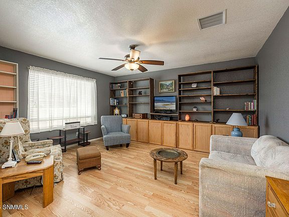 3rd image of 3544 Roma Dr