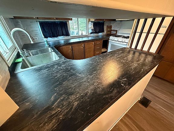 4th image of 113 Harbor Mountain Rd Space 8