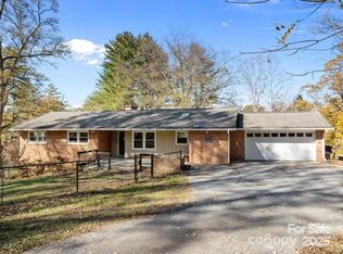 20 Country Rd, Hendersonville, NC 28791