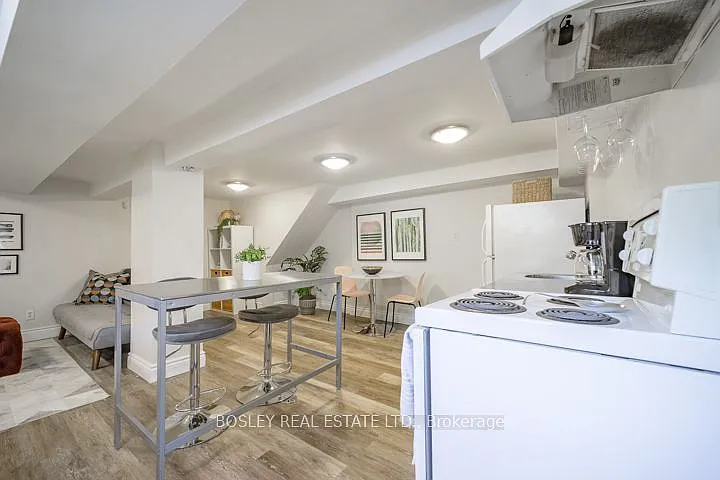 15 Manor Rd E #BASEMENT — Photo 6